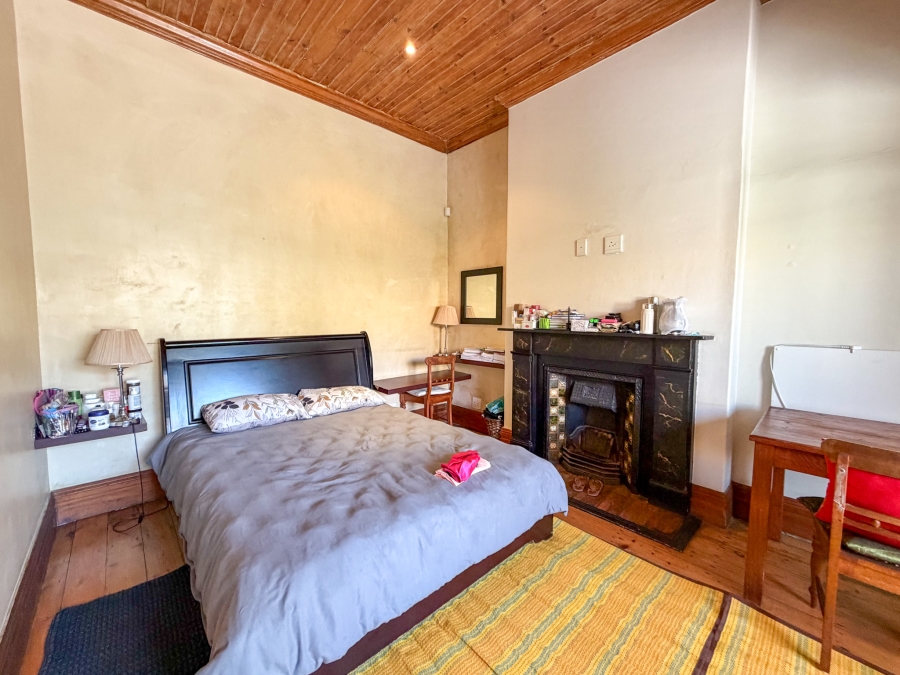 6 Bedroom Property for Sale in Green Point Western Cape